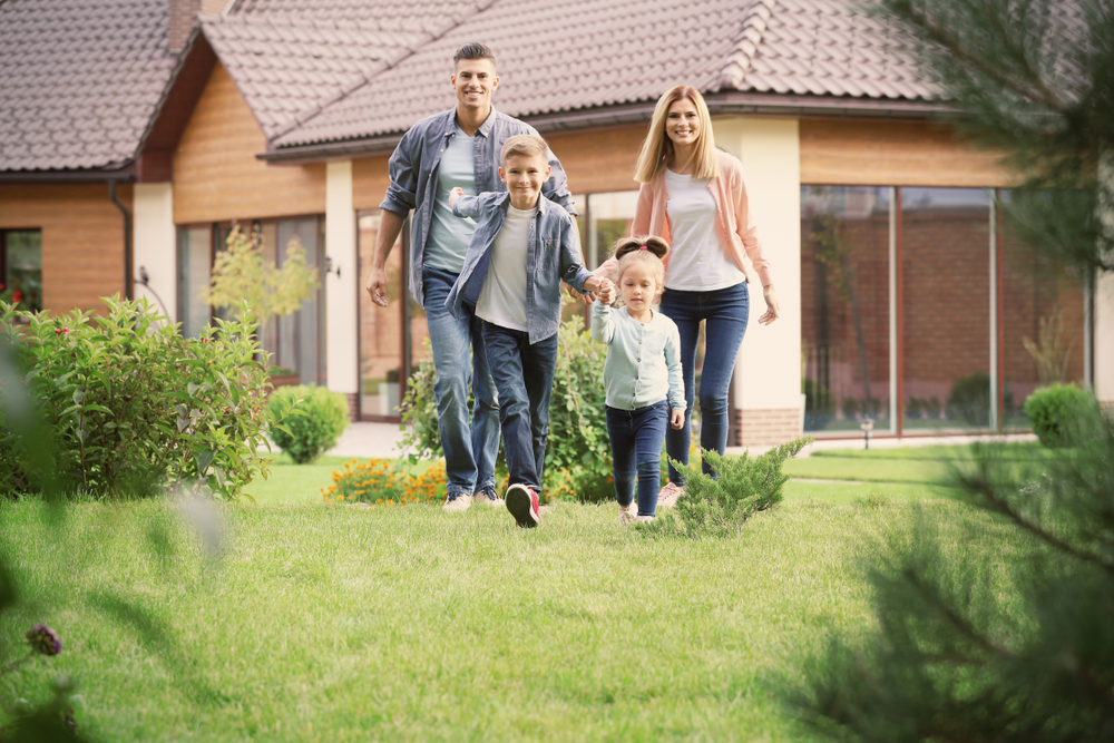 Chúng tôi tin rằng mỗi người đều muốn có cơ hội sở hữu một ngôi nhà. Trong khi một số nhà môi giới thế chấp nhanh chóng từ chối người nộp đơn, chúng tôi làm việc chăm chỉ để biến giấc mơ sở hữu nhà của bạn thành hiện thực.


Chúng tôi cung cấp nhiều giải pháp thế chấp đa dạng cho người nộp đơn, từ tín dụng xuất sắc đến tín dụng ít đến tín dụng kém hoàn hảo. Chúng tôi biết những con số trên giấy không nói lên toàn bộ câu chuyện, vì vậy chúng tôi ở đây để lắng nghe và đưa ra giải pháp đáp ứng nhu cầu riêng của bạn để chúng tôi có thể trao chìa khóa cho bạn và nói: 